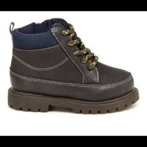 Carter’s boys boots size 6